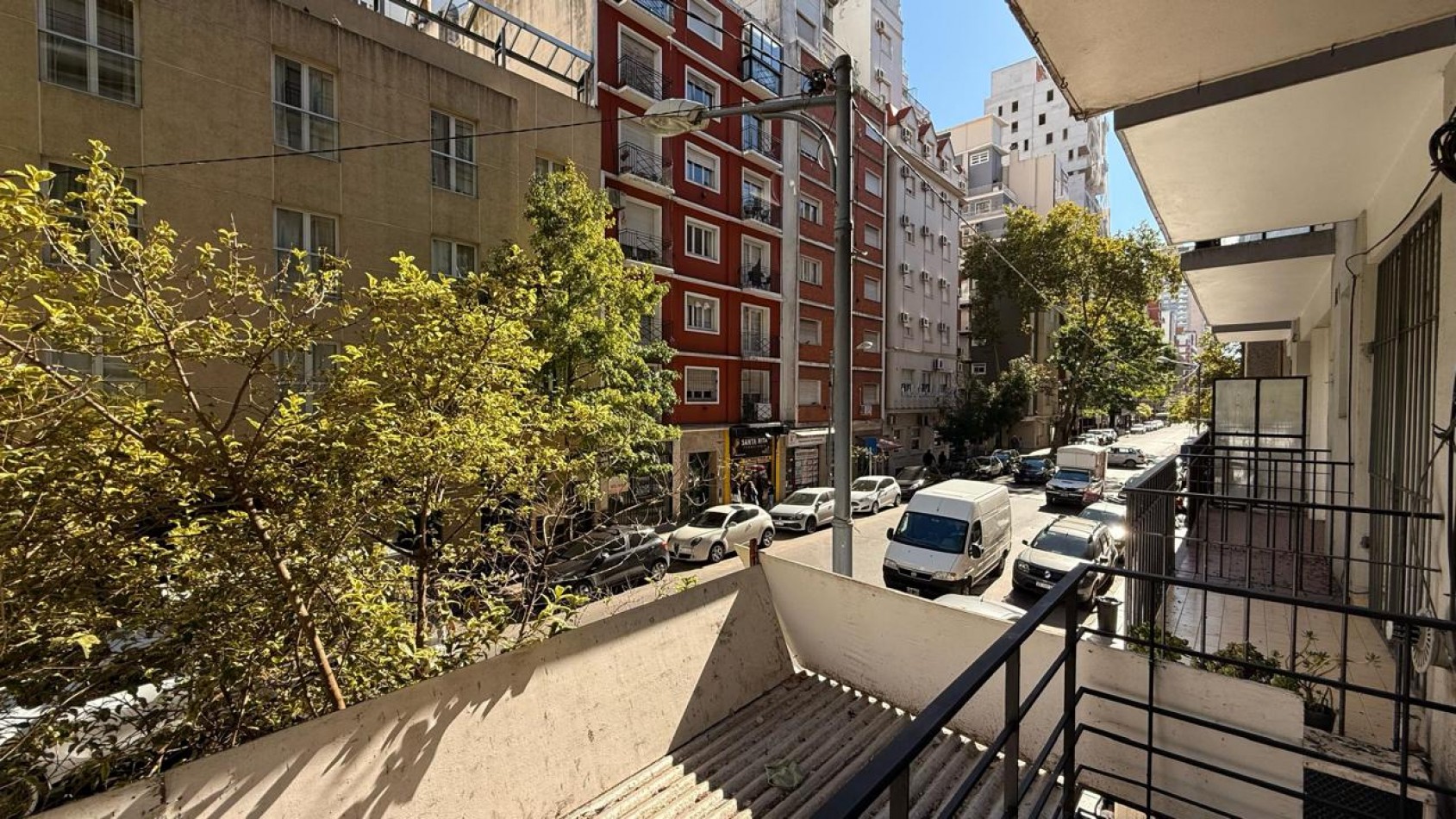 Departamento 2 ambientes con balcon a la calle