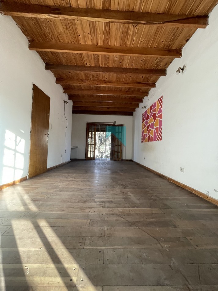 Casa 4 ambientes c/patio, garage y depto monoambiente sobre lote propio