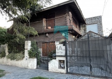 Casa 4 ambientes c/patio, garage y depto monoambiente sobre lote propio